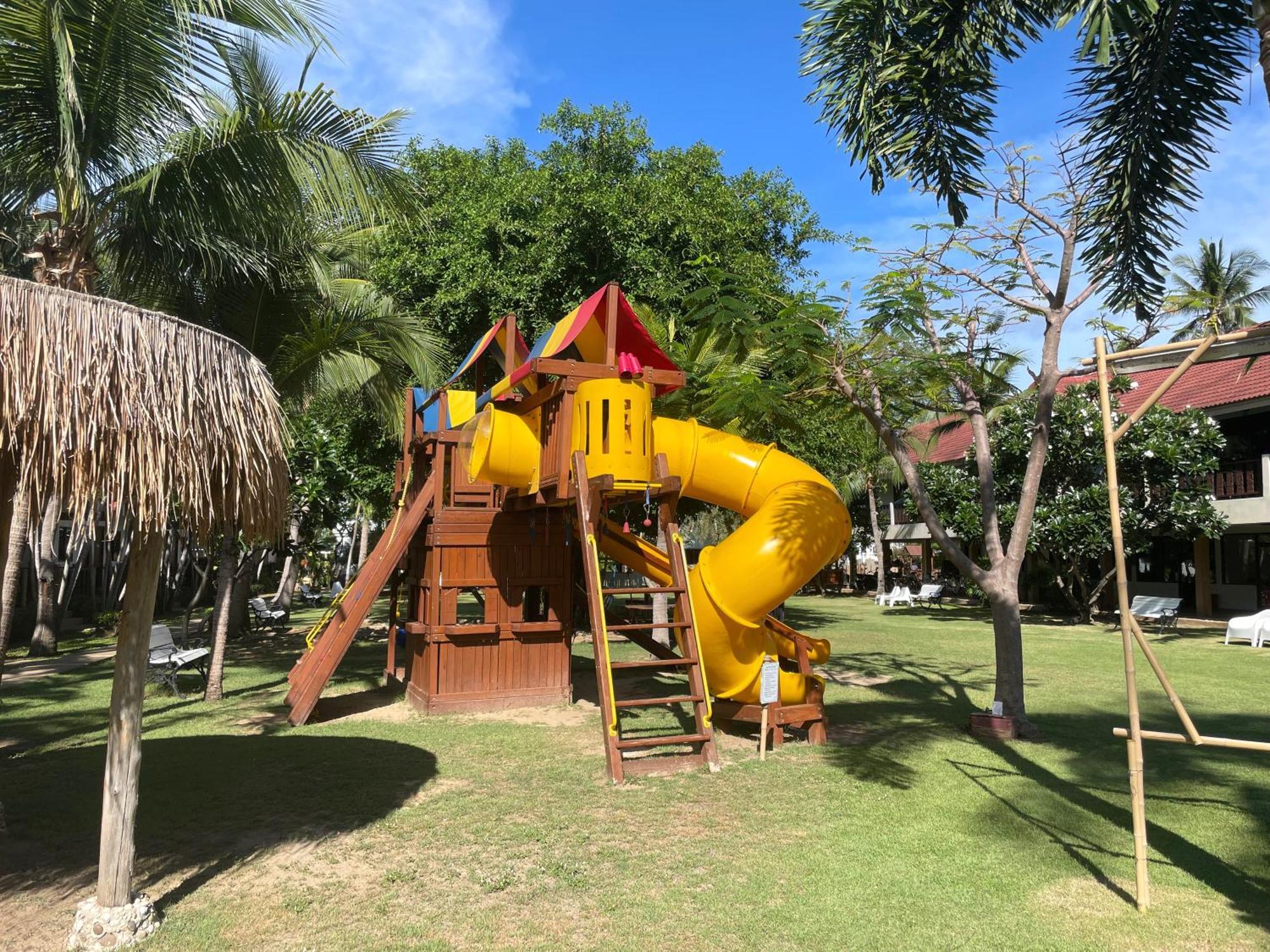 Dolphin Bay Beach Resort Sam Roi Yot Exterior foto