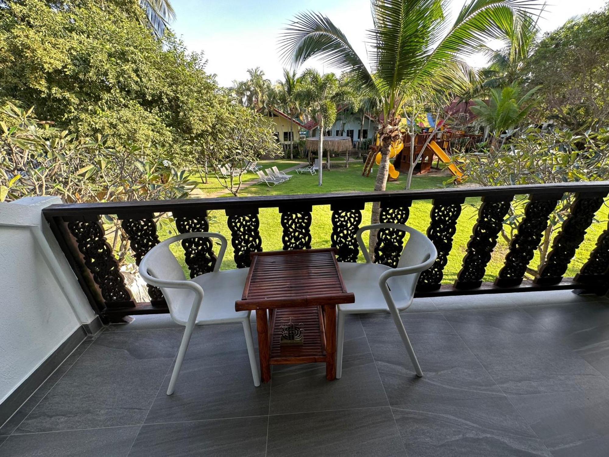 Dolphin Bay Beach Resort Sam Roi Yot Exterior foto